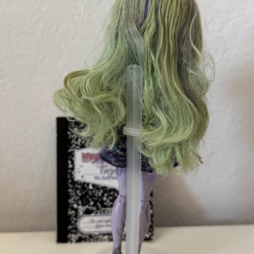 Monster High Twyla doll, 13 Wishes with booklet - Picture 5 of 5